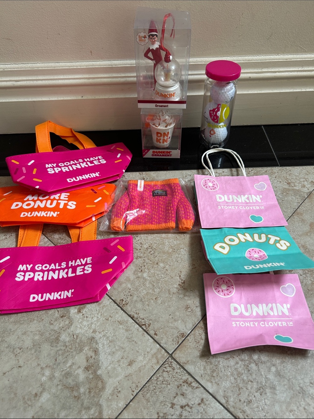 L.L. Bean Pink & Orange Dunkin cup sweater Plus Huge Merch Bundle!! - Picture 2 of 11